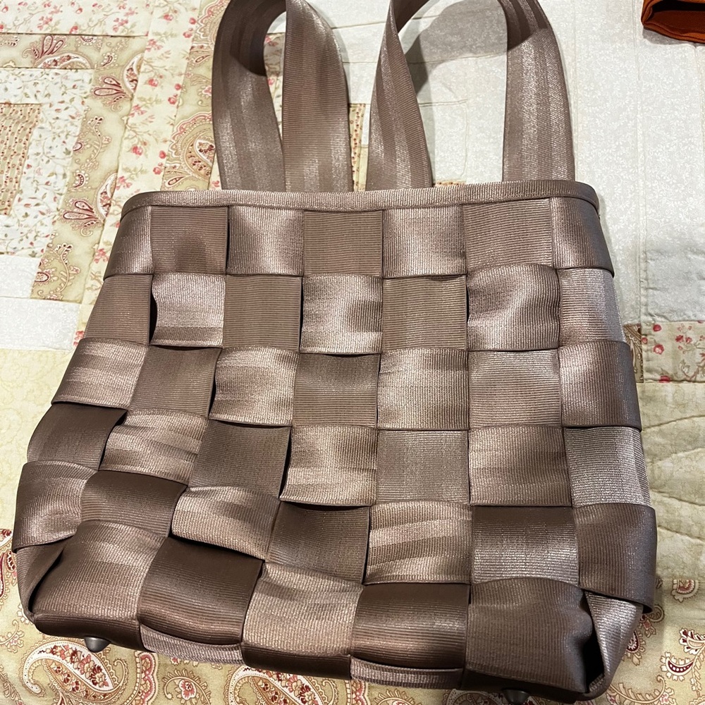 Harvey’s Seatbelt Handbag
